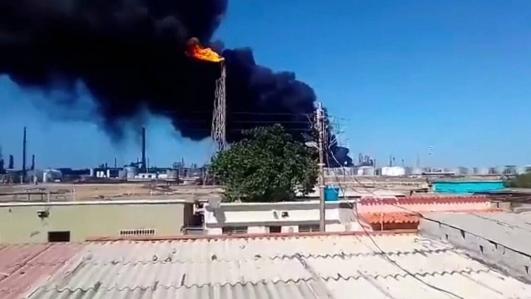 Sofocan incendio en área Trincheras de la refinería Cardón en la Península de Paraguaná