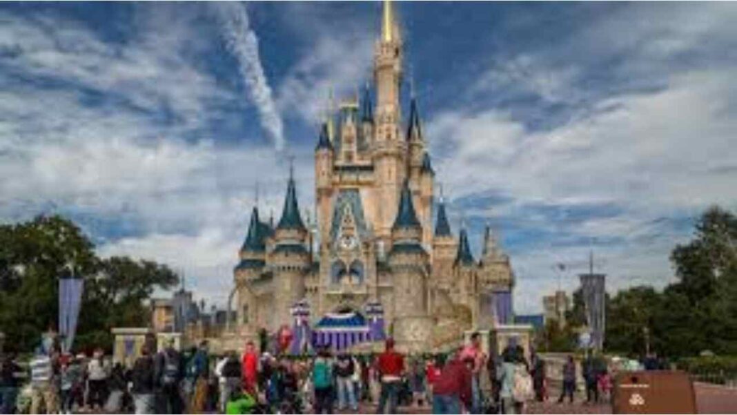 Disney World reabre sus parques temáticos de Florida, tras el paso de huracán Milton