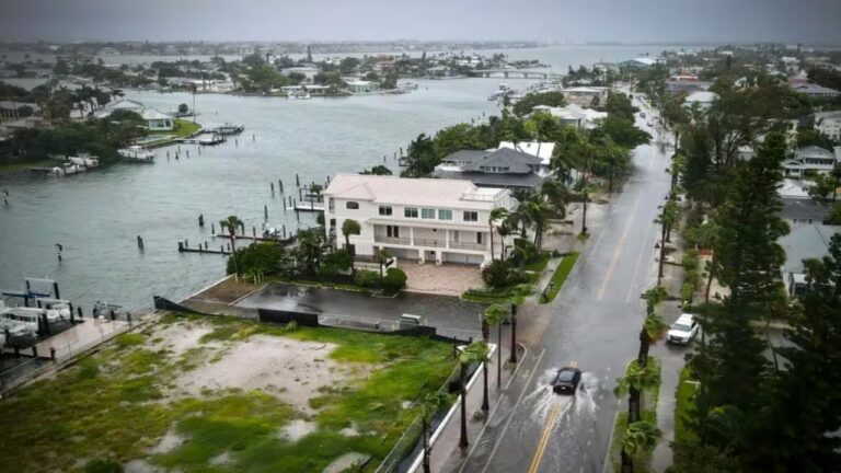 Debby amenaza a las comunidades de Georgia y Carolina del Sur