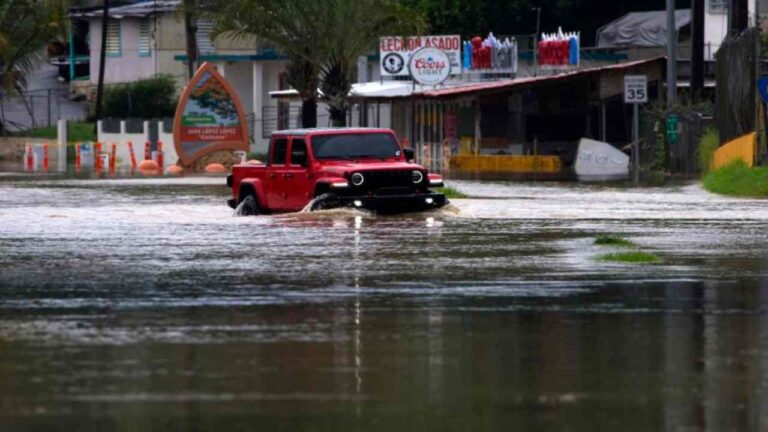 Huracán Ernesto azota a Bermudas y deja 75 % del territorio sin electricidad