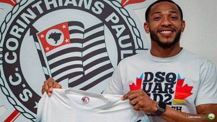 José "Brujo" Martínez hizo su debut en el Corinthians