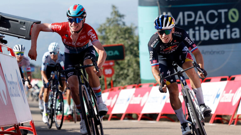 Roglic gana en Villuercas y se postula como candidato al título
