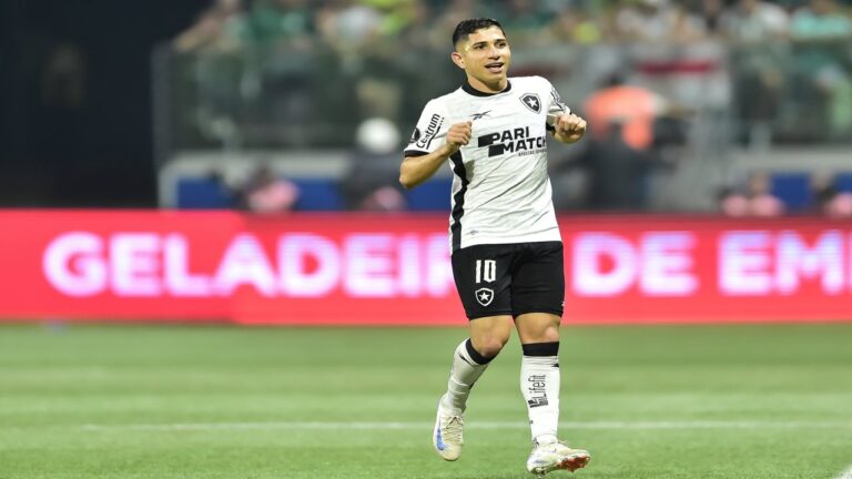 Savarino brilló y condujo a Botafogo a los cuartos de final de Libertadores