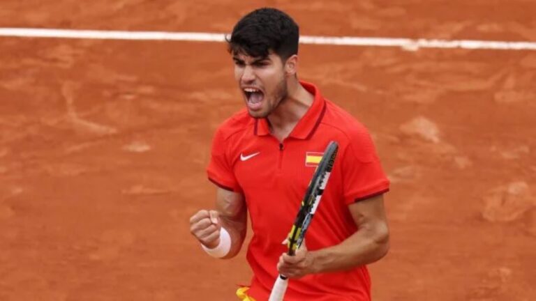 Alcaraz supera a Paul y está a un paso de las medallas