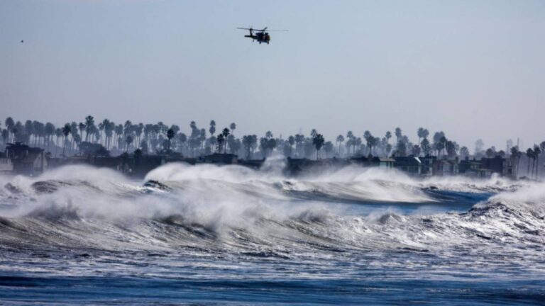 Alertan de alto riesgo de corrientes marinas en la costa este de EEUU por huracán Ernesto