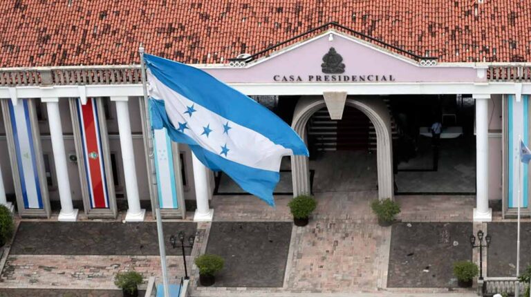 Honduras rechaza injerencia de EEUU tras críticas a reunión con Padrino López
