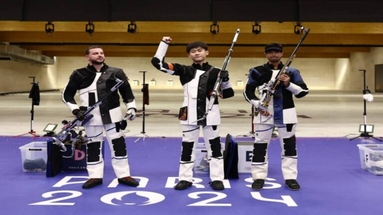El plusmarquista mundial Liu gana el oro en rifle tres posiciones 50 m.