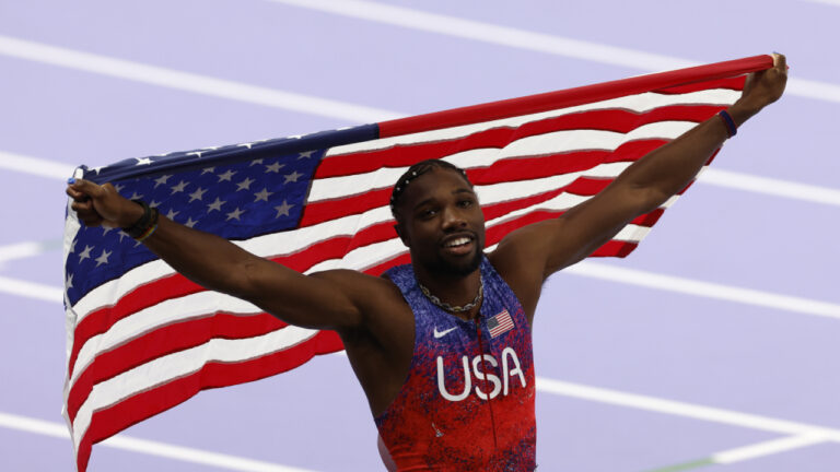 Noah Lyles vuela al oro olímpico de los 100 con marca personal