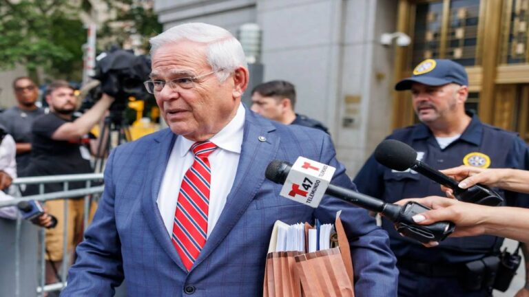 Exsenador de EEUU Bob Menéndez se retira como candidato independiente para las elecciones