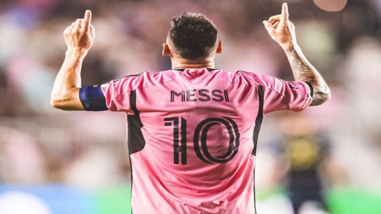 Messi regresó a la acción con doblete
