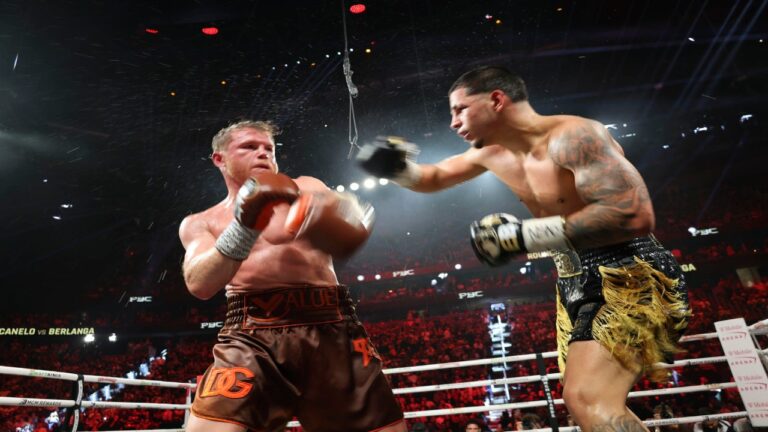 ‘Canelo’ Álvarez derrotó a Berlanga por unanimidad y retuvo sus títulos mundiales