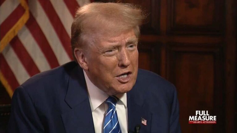 Trump promete un "renacimiento" manufacturero en EE.UU. con tasa de reducción impositiva