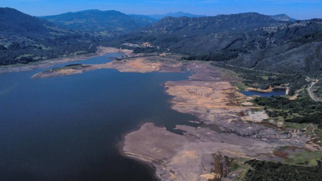 Bogotá endurece el racionamiento de agua por la prolongada falta de lluvias