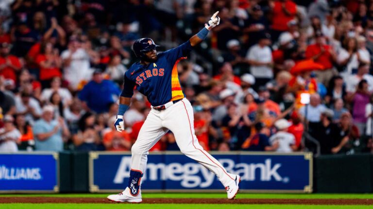 Yordan Álvarez llegó a 30 jonrones y mantiene a Houston en la cima