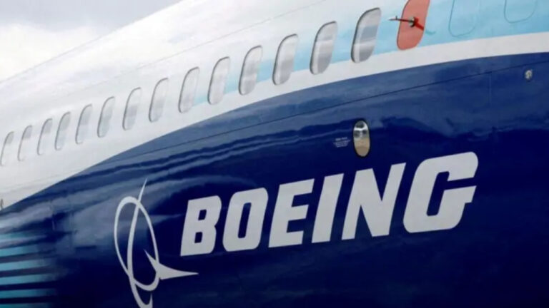 Boeing logra un acuerdo sindical con un alza salarial del 25 % para evitar la huelga