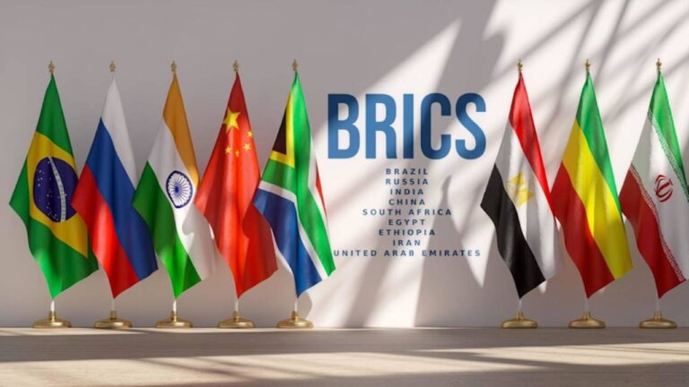Las claves en la disputa entre Trump y los BRICS por una moneda para sustituir al dólar