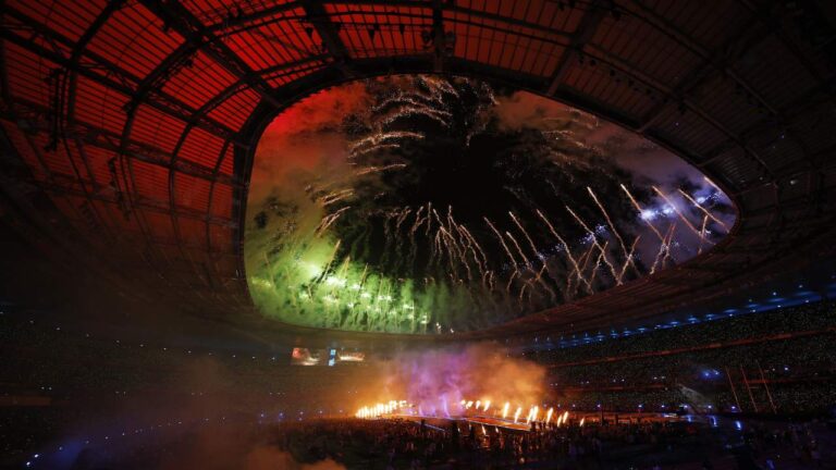 París despidió los Juegos Paralímpicos con un espectáculo de luces