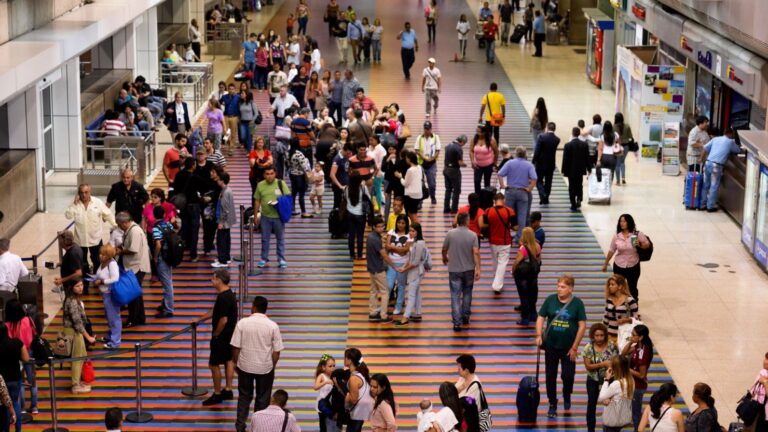 Experto en turismo señala que suspensión de vuelos hacia Venezuela impacta al sector