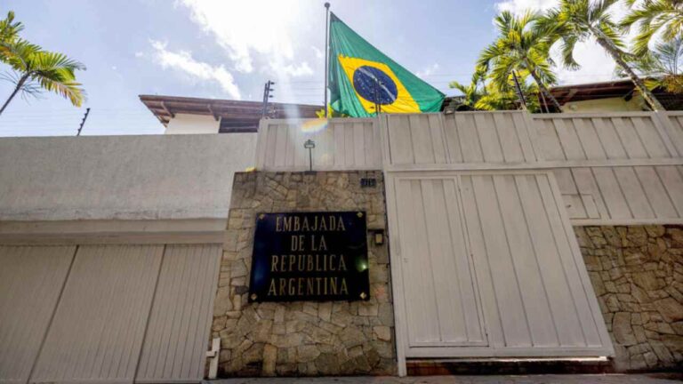 Brasil dice que la salida de los asilados venezolanos pone fin a un «drama»
