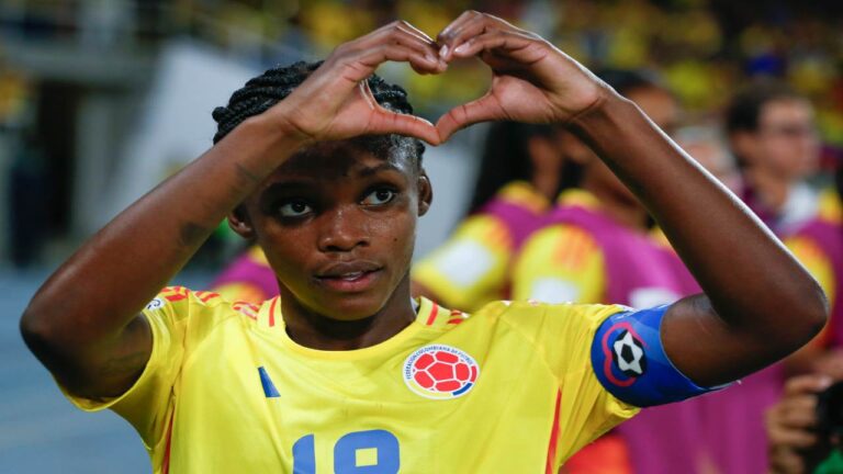 Linda Caicedo guió la clasificación de la anfitriona Colombia a los cuartos de final