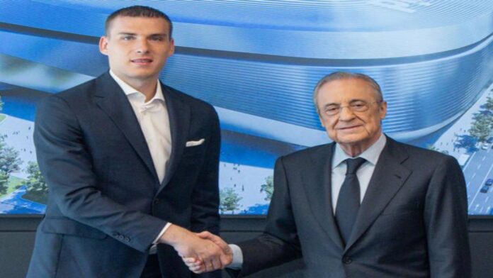 Lunin renovó con el Real Madrid hasta 2030