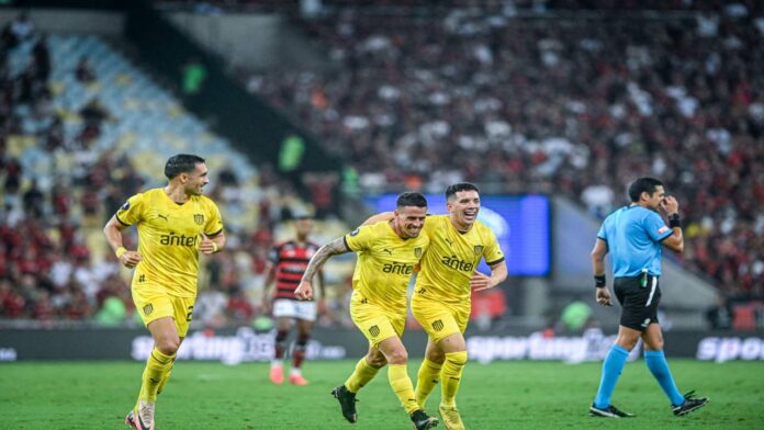 Peñarol sorprendió en casa a Flamengo y toma ventaja en la eliminatoria