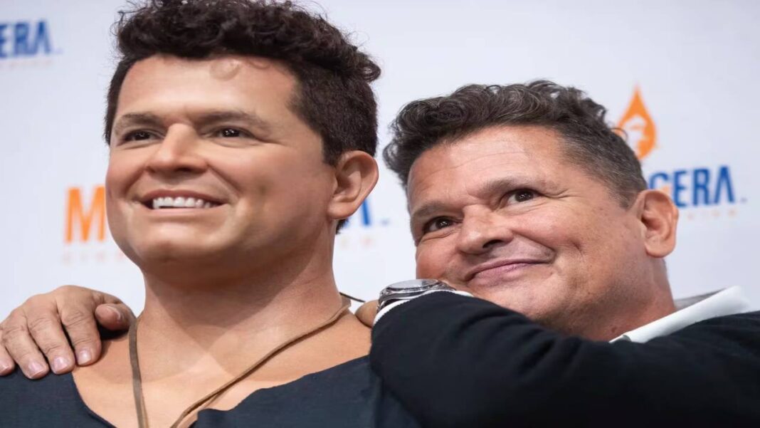 El colombiano Carlos Vives desvela su figura de cera en museo en Ciudad de México