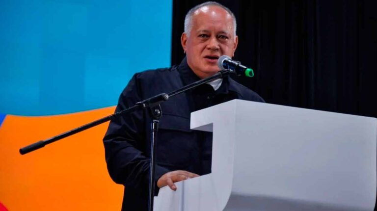 Diosdado Cabello (Foto Con el Mazo)