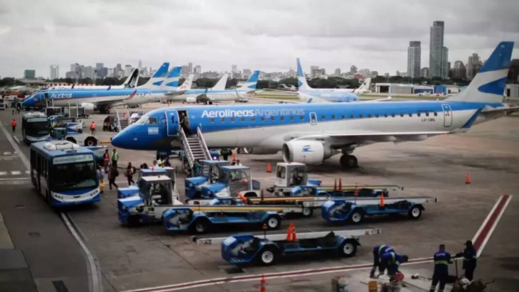 Trabajadores de Aerolíneas Argentinas anuncian huelga por 24 horas entre viernes y sábado