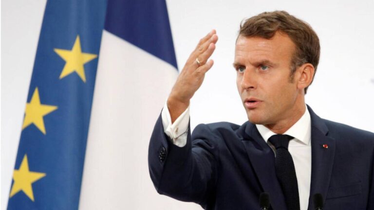 Macron critica el «cinismo» de quienes derribaron al Gobierno y pide unidad para avanzar