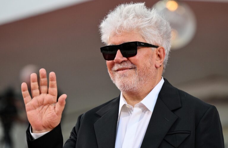 Almodóvar, León de Oro a la mejor película en Venecia por «La habitación de al lado»