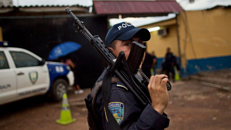 Policía de Honduras captura a un salvadoreño acusado de millonario desfalco a cooperativa