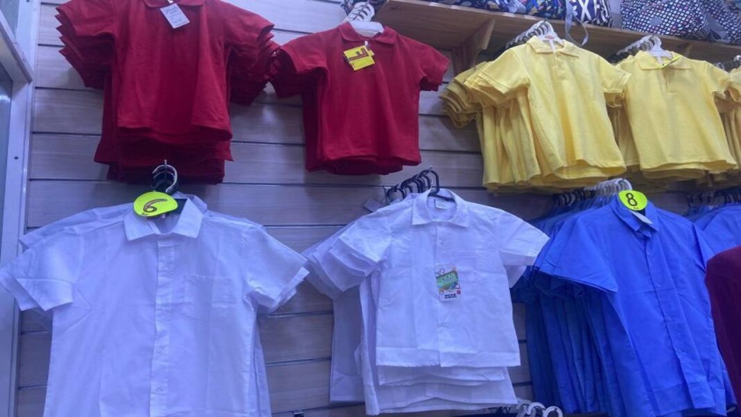 Una familia necesita desde $80 hasta $200 para comprar uniformes escolares de un solo hijo en Caracas