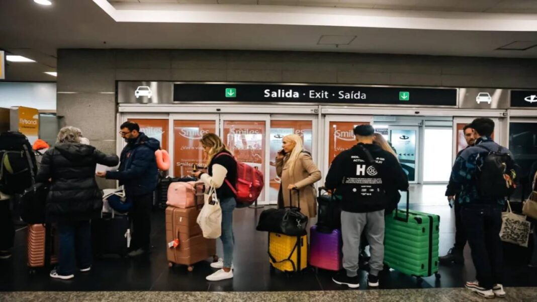 Huelga de Aerolíneas Argentinas afecta a 15.000 pasajeros y 185 vuelos