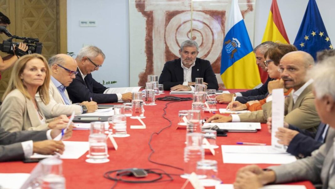 Canarias no atenderá a más menores migrantes y dice que son competencia del Estado español