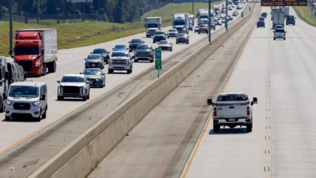 Comienzan a llenarse los refugios mientras miles evacúan en Florida ante llegada de Milton