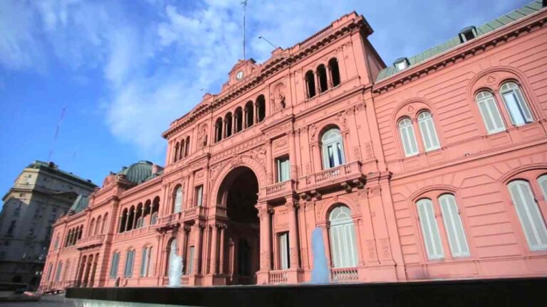 Argentina prepara reforma a Ley de Migraciones para restringir acceso a residencia permanente