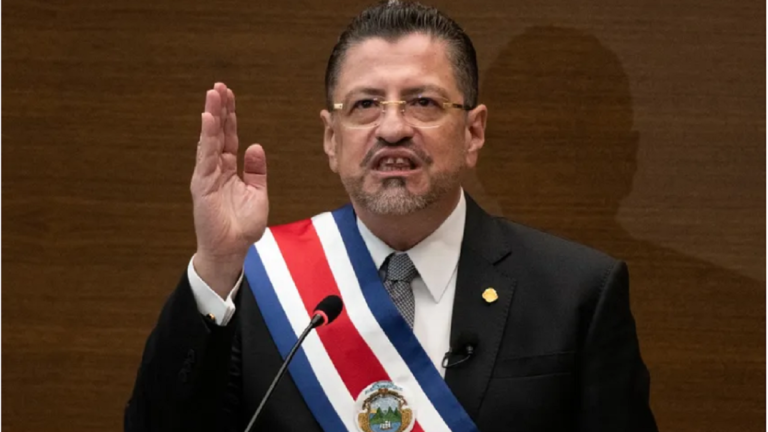 Tribunal electoral investigará al presidente de Costa Rica por beligerancia política