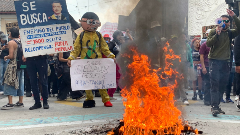 Estudiantes y ciudadanos protestan en Quito contra Noboa y las diversas crisis en Ecuador