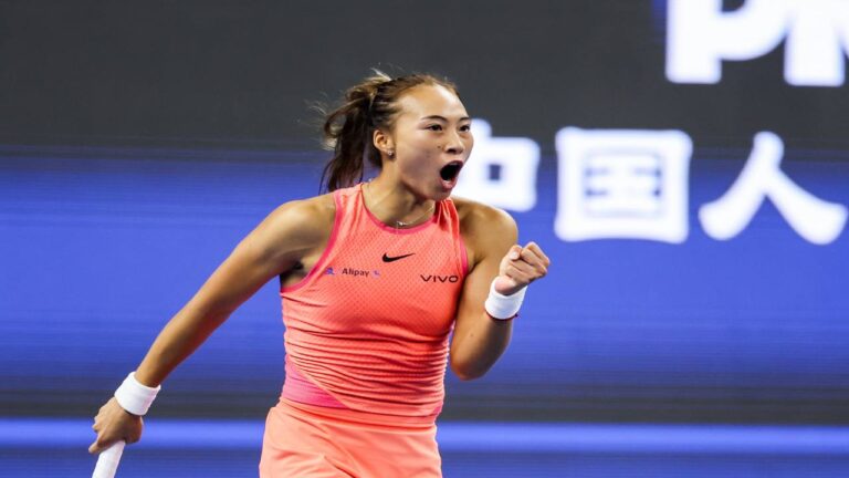 Zheng remontó ante Andreeva y avanza a las semifinales de Pekín