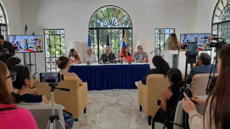 Patrick Ribba: «Nos llena el corazón traer tres compañías de teatro francés a Caracas»
