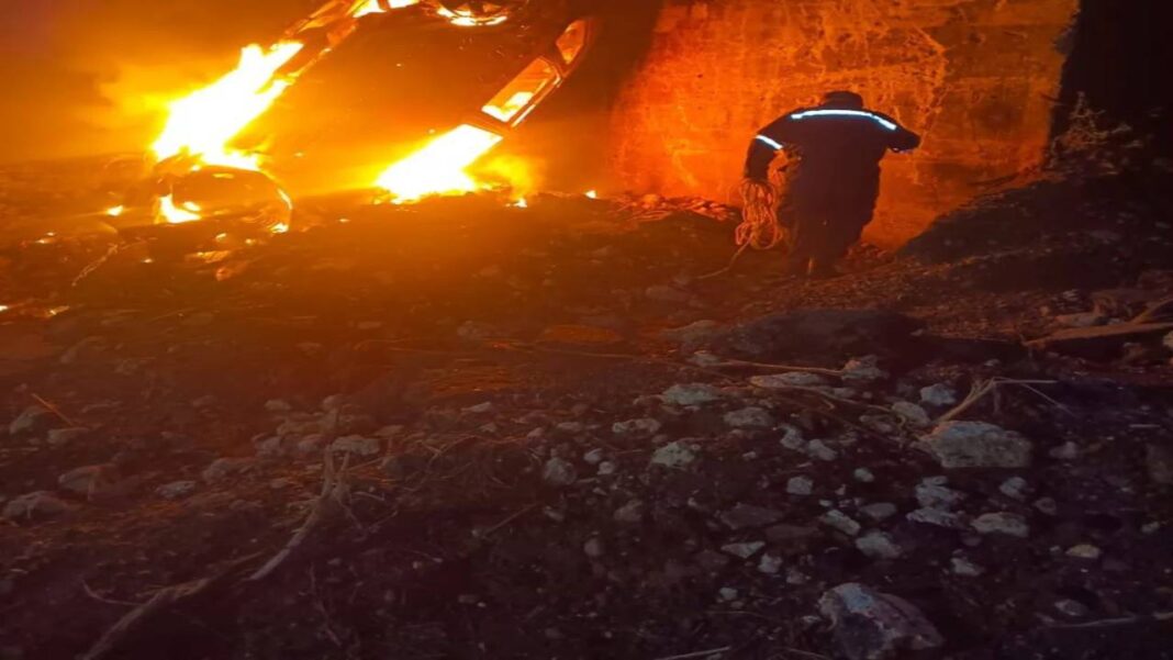 Hombre murió calcinado luego de que su vehículo se incendiara tras caer al vacío de un puente en Falcón