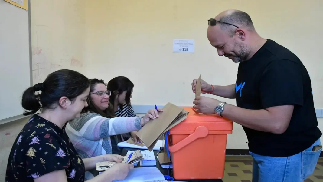 Cierran los centros de votación en Uruguay