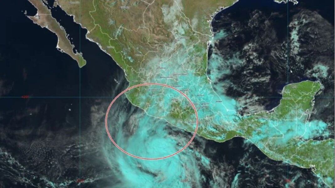 Huracán Kristy crece a categoría 2 en el Pacífico, pero deja de afectar a México