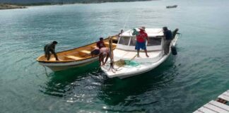 Rescatan en La Guaira a cuatro pescadores que se encontraban en una embarcación a la deriva