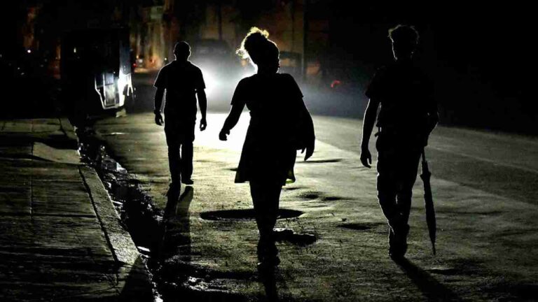 Cuba despide 2024 con apagones simultáneos en hasta un 10 % de su territorio