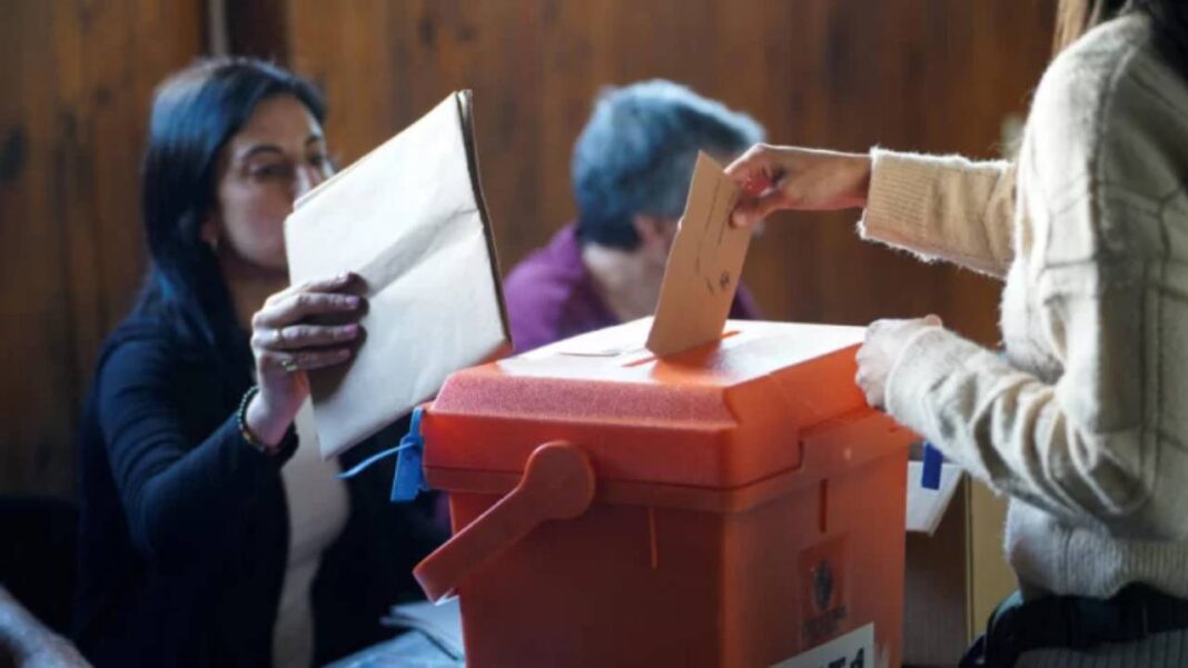 Cierran las votaciones para la segunda vuelta de las elecciones presidenciales en Uruguay