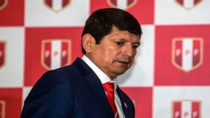 Detienen al presidente de federación de fútbol de Perú como parte de presunta red corrupta