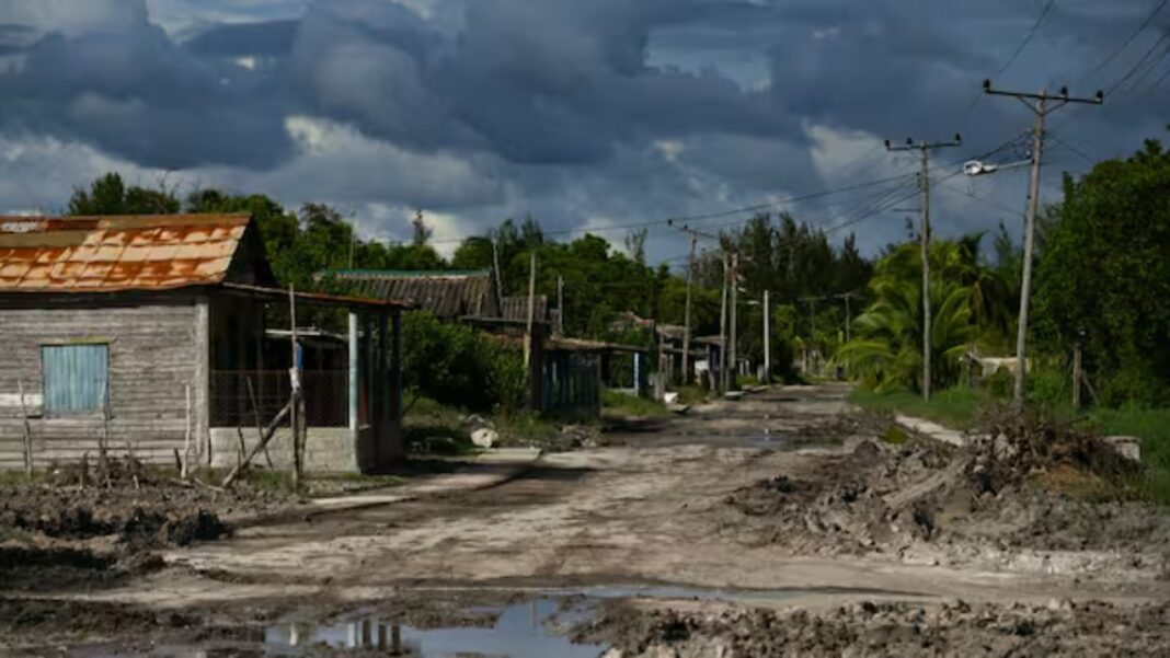 Cuba evacua a miles de personas ante la llegada del huracán Rafael