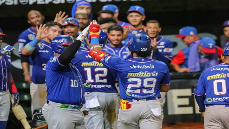 Tiburones dejó en el terreno a Tigres para seguir en lo más alto de la LVBP